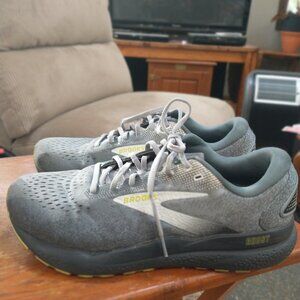 Brooks Ghost 16 Mens size 11  Extra Wide (4E)